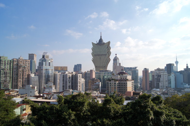 Direkter Blick auf das Grand Lisboa von der Fortaleza do Monte in Macau