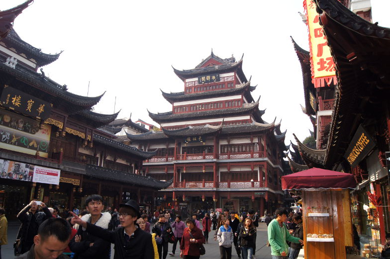 Chinesische Gebäude vor dem Yu Garden Shanghai Sehenswuerigkeiten