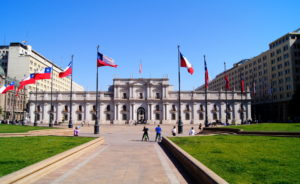 Blick auf den Praesidentenpalast La Moneda Santiago de Chile