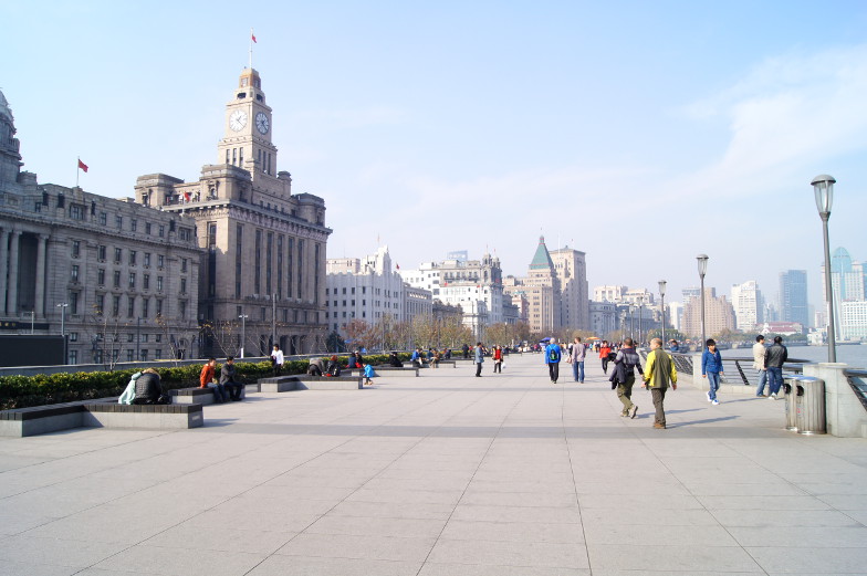 Sehenswuerdigkeiten Shanghai The Bund eine Promenade mit Kolonialgebäuden