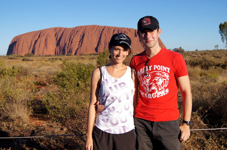 Vanessa und Danny auf Weltreise im australischen Outback am Uluru