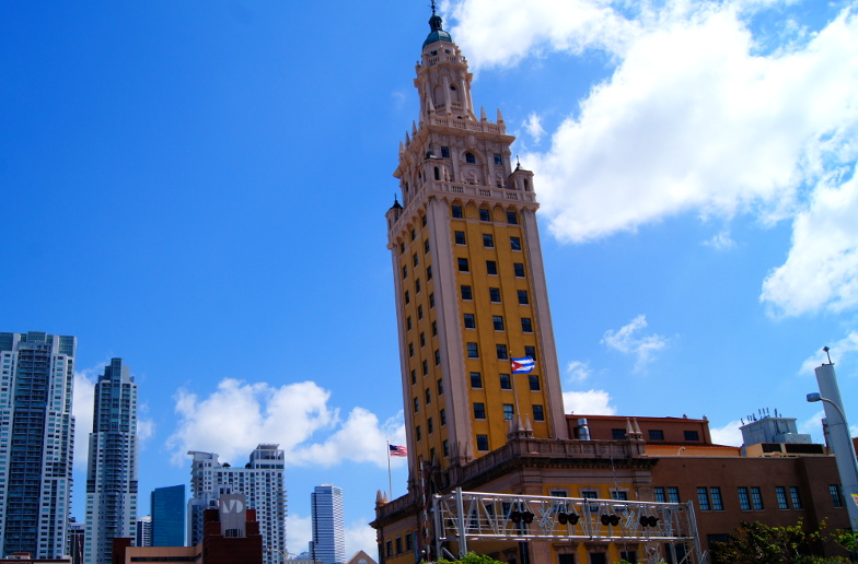Miami mit Auto Tipps und Ideen Freedom Tower Downtown Sehenswuerdigkeiten