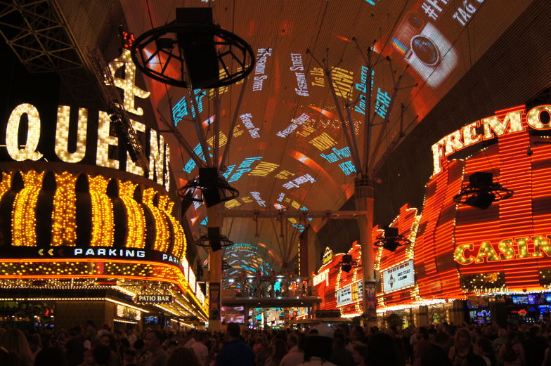 Sehenswuerdigkeiten Downtown Las Vegas riesiger LED Bildschirm in Fremont Street 