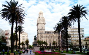 Die Hauptsehenswuerdigkeit ist der Palacio Salvo