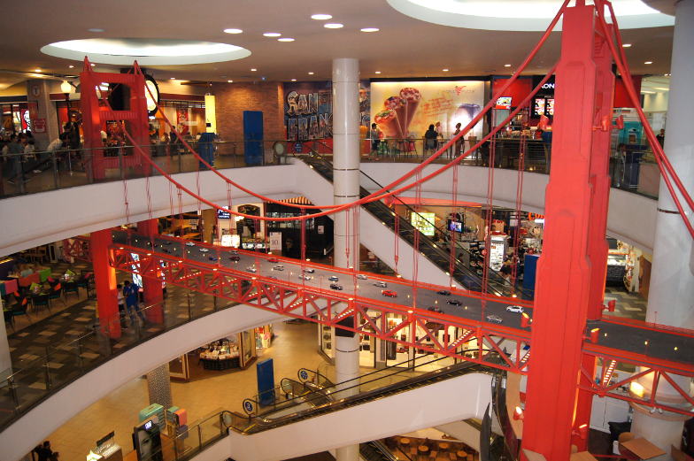 Die Shoppingcenter dienen nicht nur zum Einkaufen, sondern auch für Freizeitaktivitäten in Bangkok