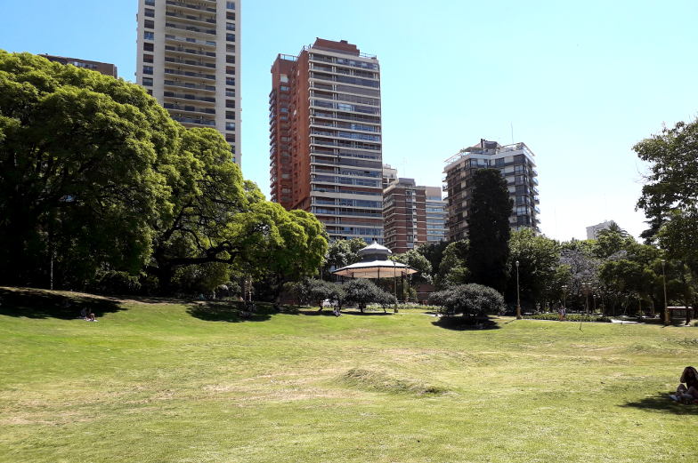 Im Barranca Park Buenos Aires wird an Wochenenden auch Tango getanzt
