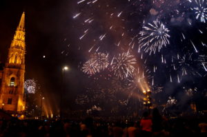 Tipp sei am Nationalfeiertag in Ungarn dort gibt es ein riesiges Feuerwerk in Budapest