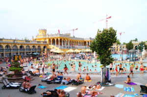 Ungarn Fakten das Szecheny Heilbad in Budapest ist das groesste in Europa