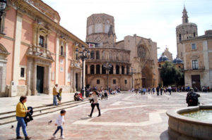 Plaza de la Virgin mit Basilika