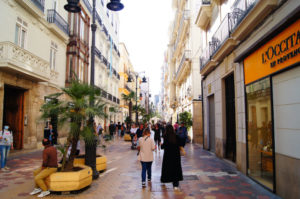 Geheimtipp Valencia kleine Gassen mit Shops und Cafes