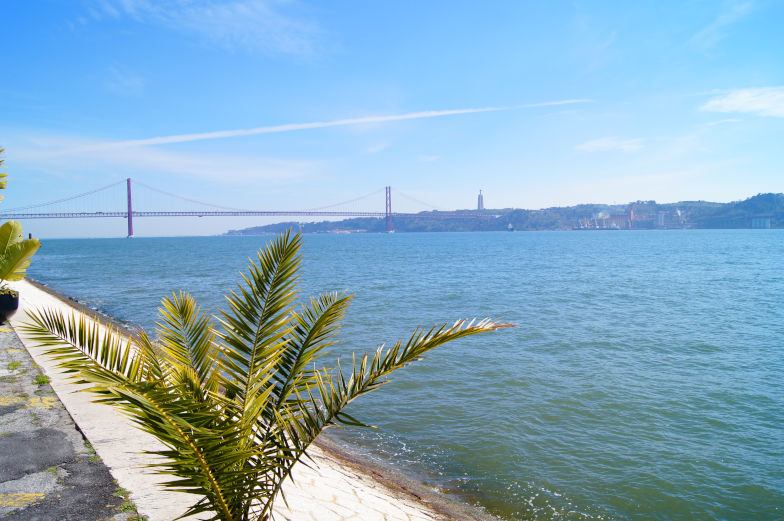 Die schönste Sehenswürdigkeit in Lissabon die Ponte de 25 Abril