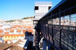 Santa Justa Bruecke und Ausblick auf Lissabon