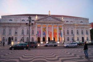 Besuche den Rossio Platz in Lissabon