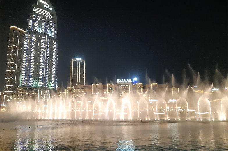 Dubai Fountains gehören zu den schoensten Sehenswuerdigkeiten in Dubai