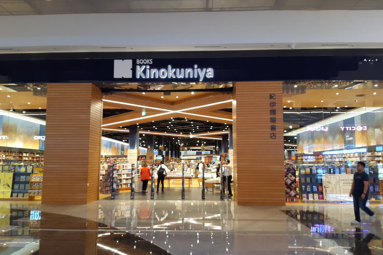 Dubai besuche den Buchladen in der Dubai Mall