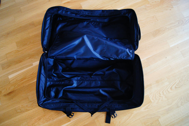 Eastpak Tranverz Reisetasche zum Aufklappen