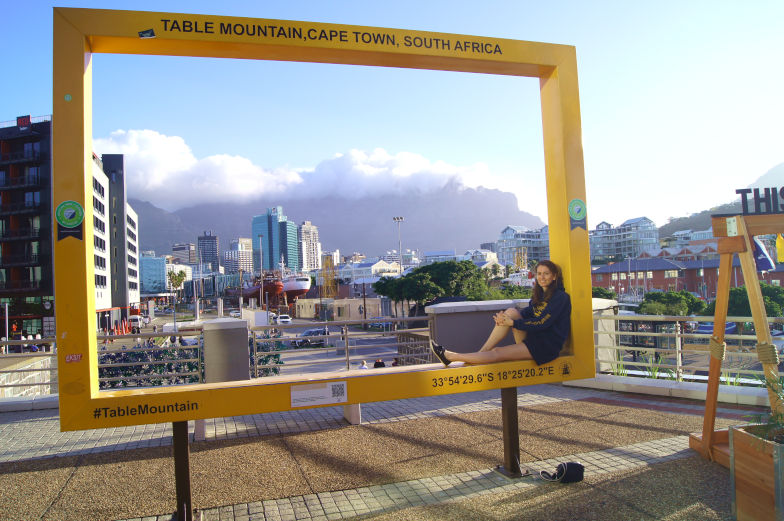 Ausblick zum Tafelberg mit Wolken Kapstadt Reisetipp 