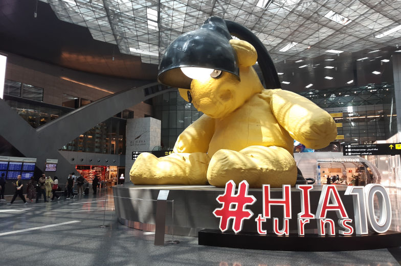 Riesiger Teddybär am Flughafen von Katar Fakten
