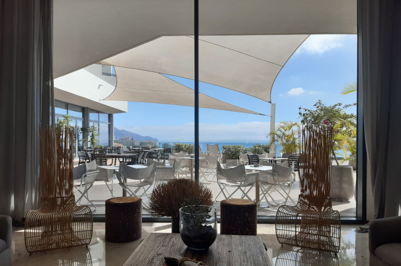 Hotel Terrasse mit Blick auf den Atlantik