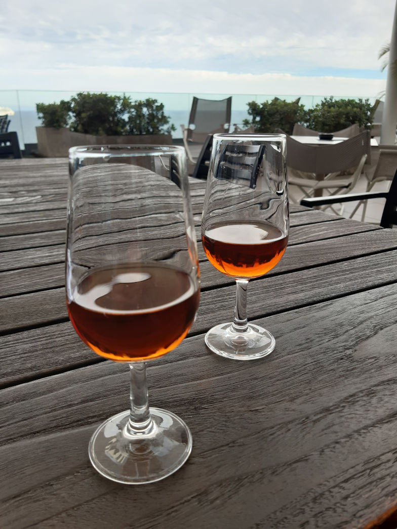 Zur Begrüßung ein Glas Madeira Portwein im Baia Azul