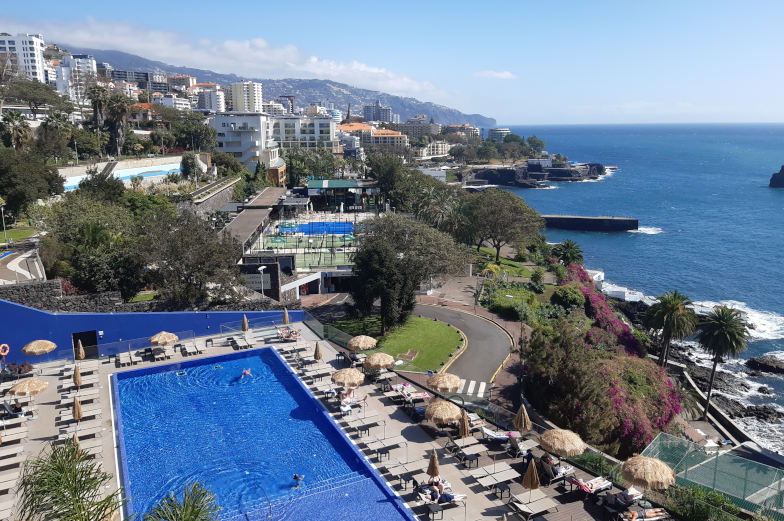 Ausblick auf den Hotelpool vom Baia Azul