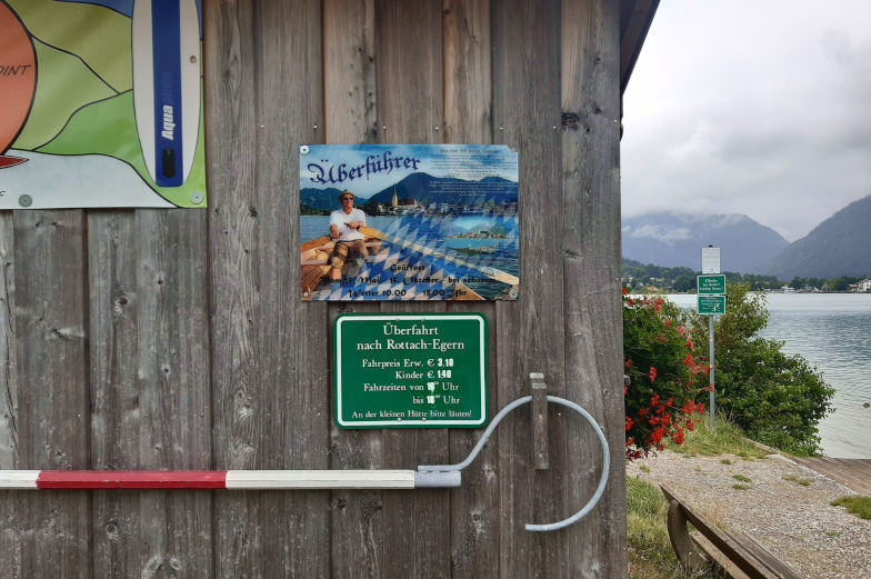 Überfahrt mit dem Ruderboot auf dem Tegernsee