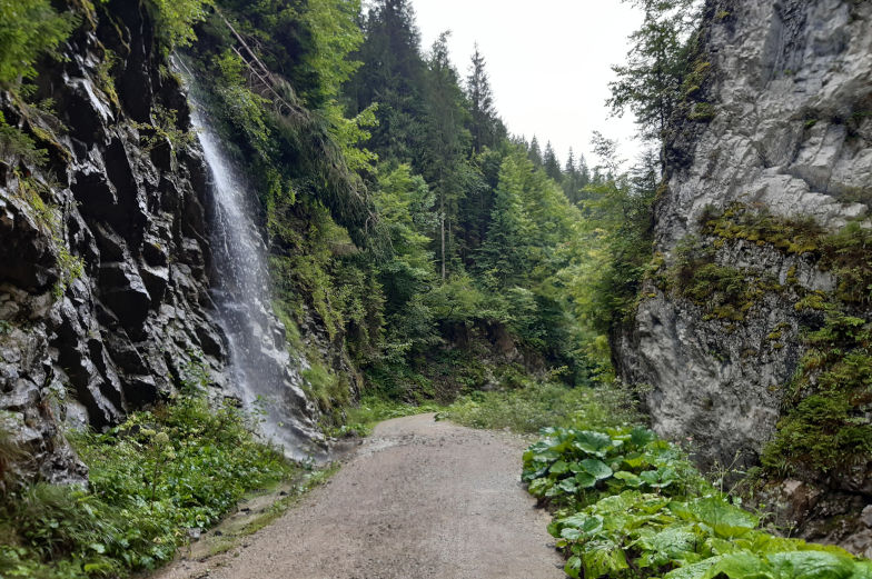 Wasserfall auf der zweiten Etappe der Alpenüberquerung nach Achenkirch
