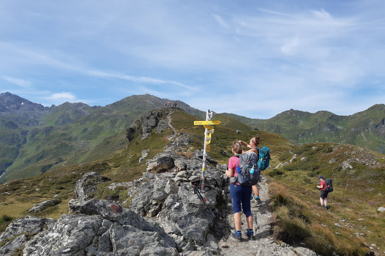 Wegweiser zur Rastkogelhütte fünfte Etappe Alpenüberquerung 
