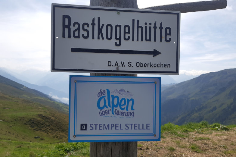 Stempel für Alpenüberquerung gibt es bei der Rastkogelhütte