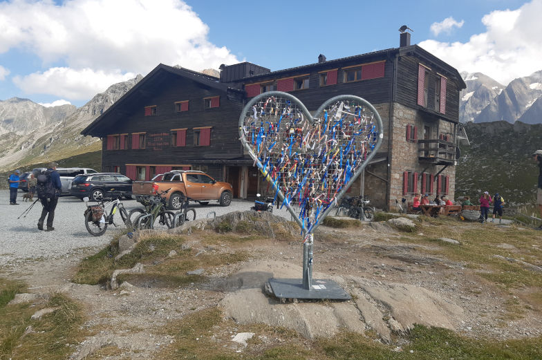 Einkehrtipp Pfitscherjochhaus Etappe sechs der Alpenüberquerung 