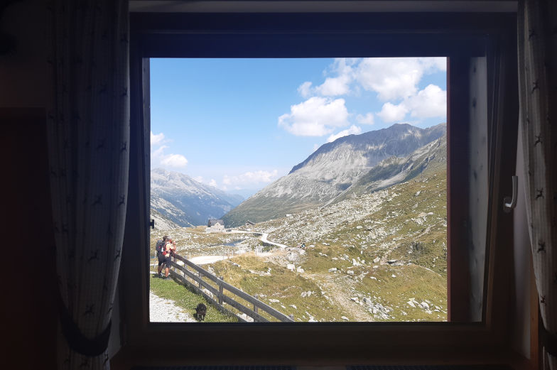 Pause im Pfitscherjochhaus sechste Etappe der Alpenüberquerung