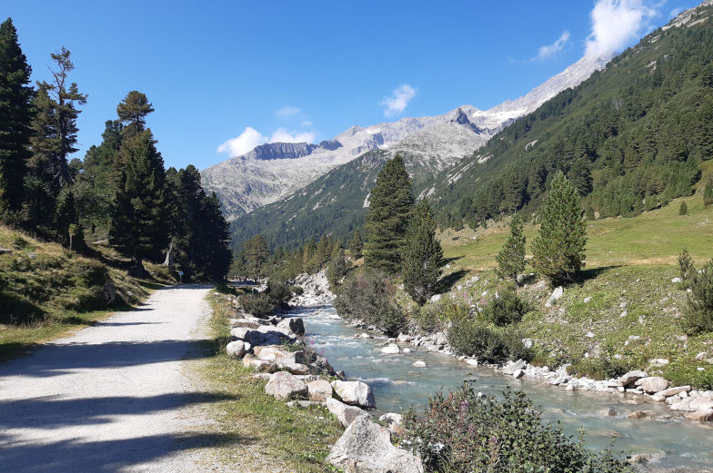 Wanerweg zum Pfitscherjochhaus sechste Etappe Alpenüberquerung