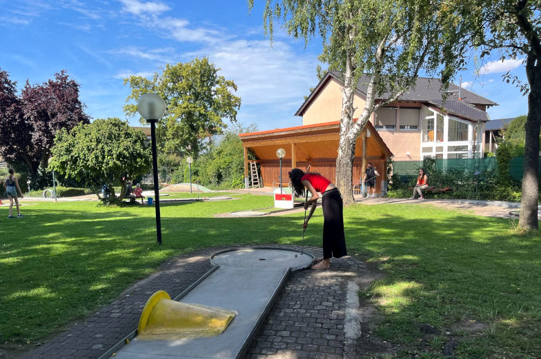 Mikroabenteuer Minigolf spielen