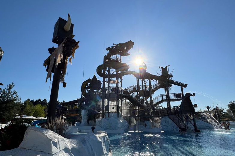 Verschiedene Attraktionen im Rulantica Wasserpark 