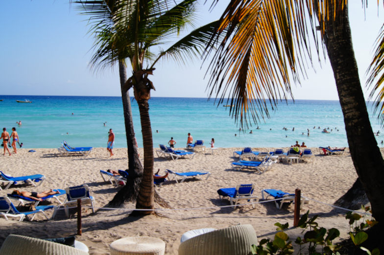 Unterschied zwischen Urlaub und reisen. Abschalten, Sonne genießen, nichts tun Pause vom Alltag – das ist Urlaub