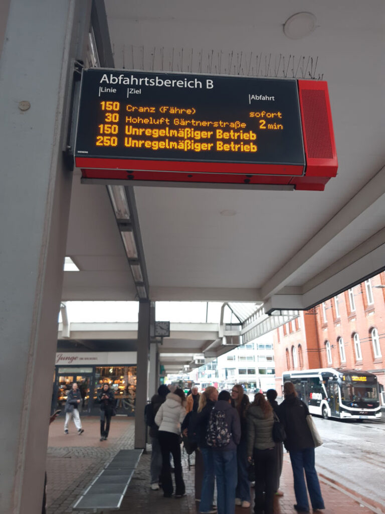 Buslinie 150 zum Airbus Werk Finkenwerder