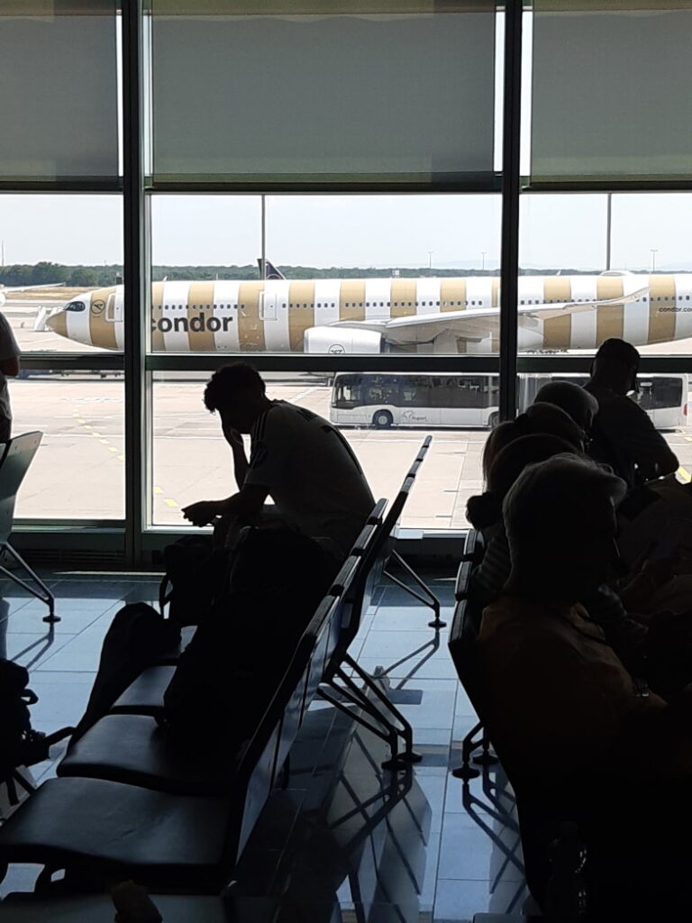 Wartezeit am Flughafen Frankfurt vor dem SunExpress Flug